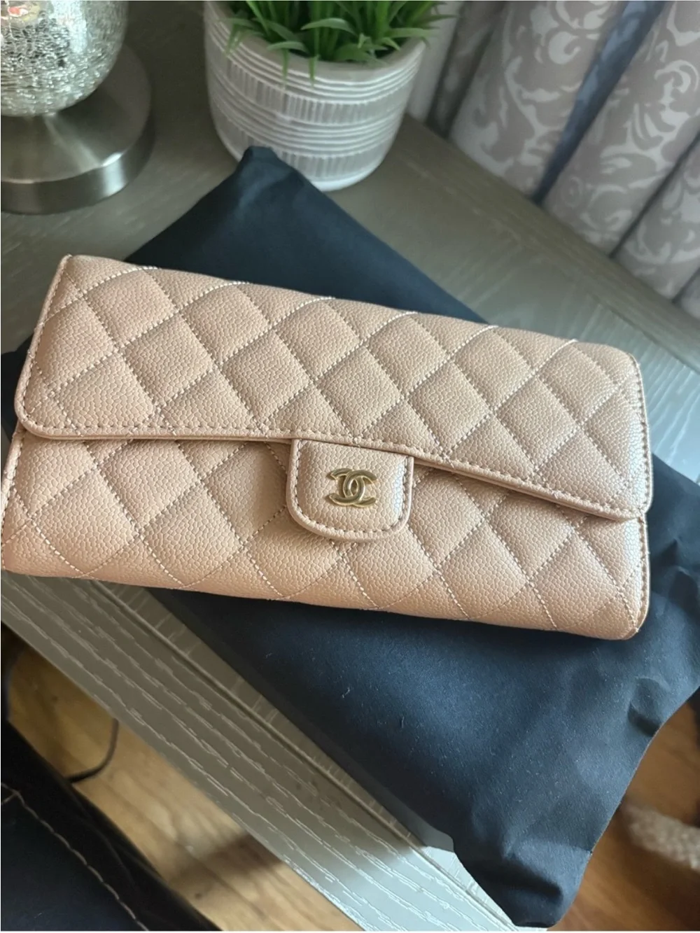 CHANEL fashion light